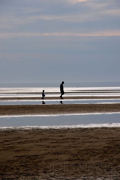 cape_1344.jpg - Father and Son on the beach.